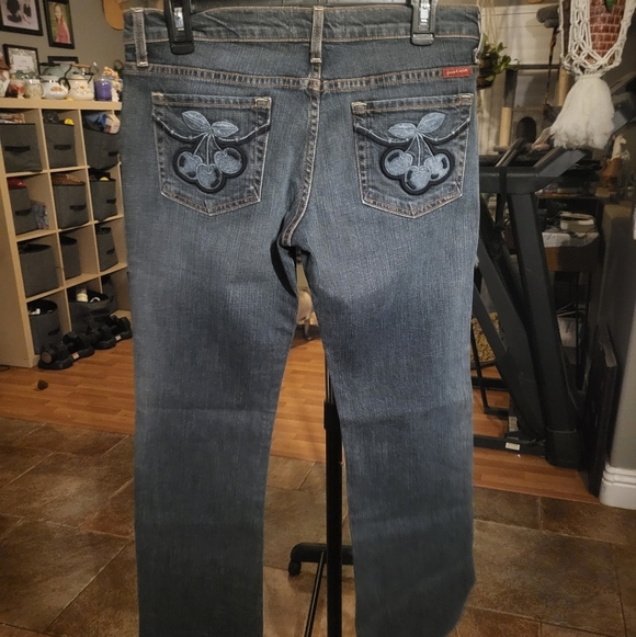 Just USA cherry jeans - Picture 2 of 8